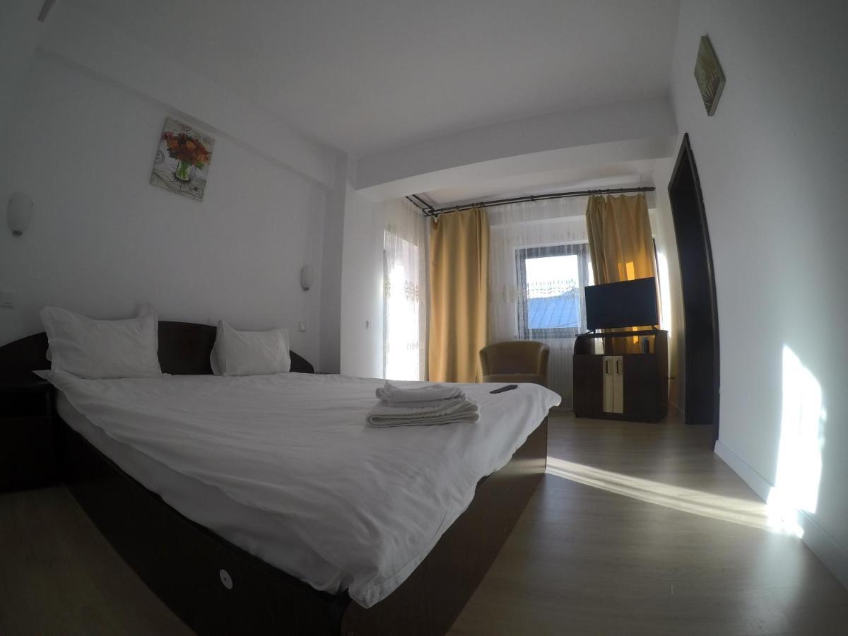Pensiunea N.A.M Buşteni Buitenkant foto